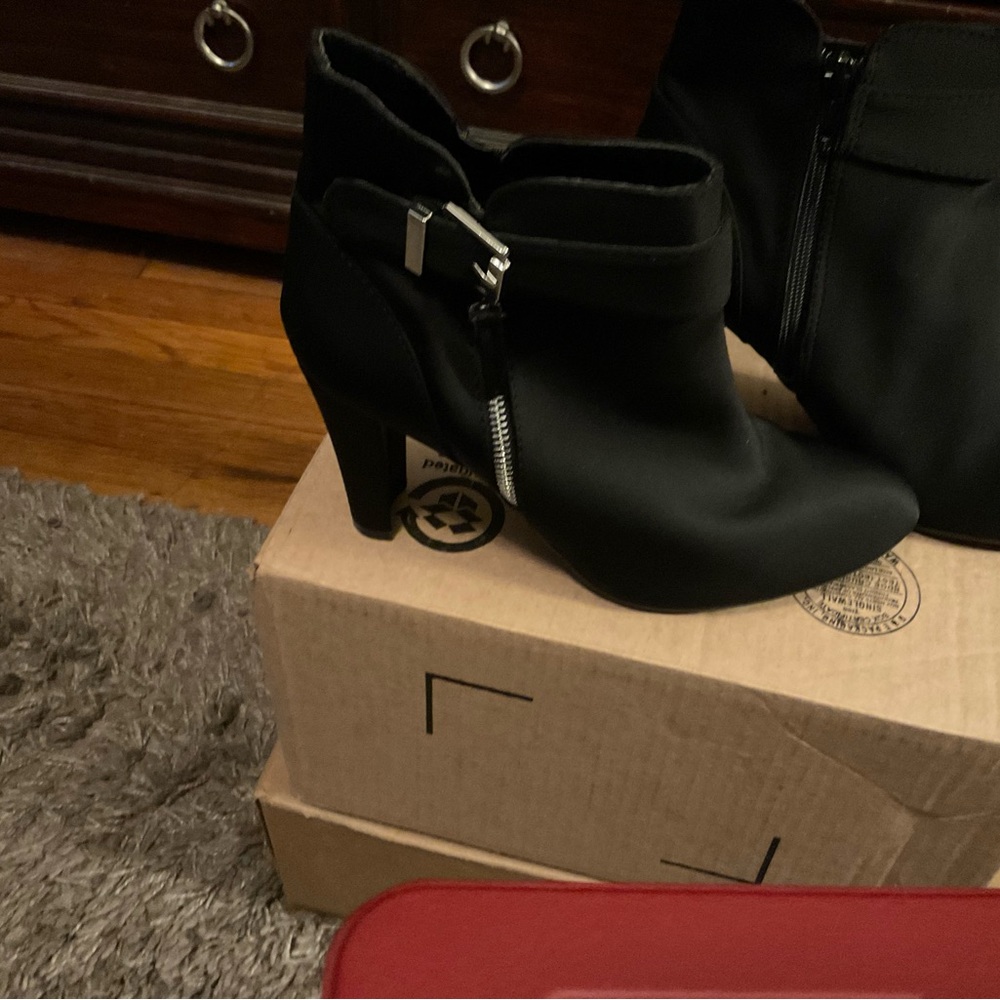 Unsia dress booties